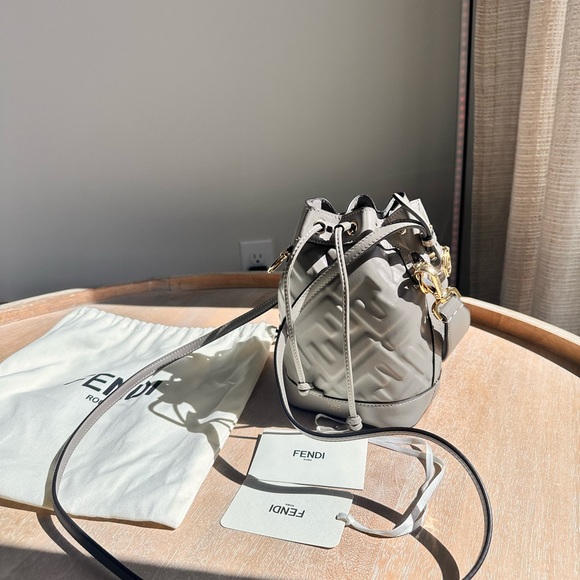 Fendi Mon Trésor leather bucket bag Dove Grey - Picture 3 of 12